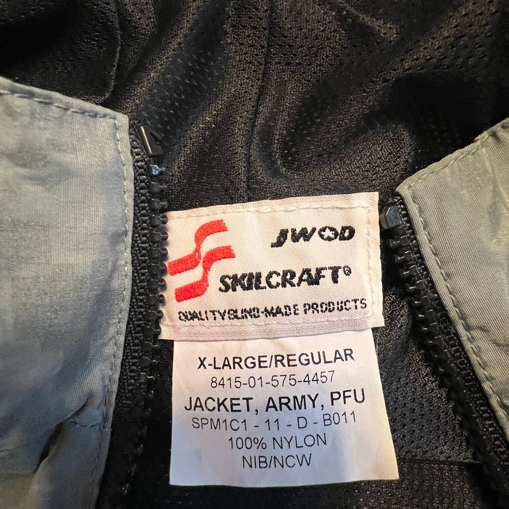 Army light weight rain coat. - Picture 5 of 5